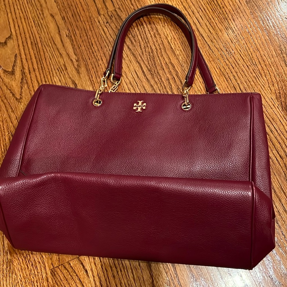 Brand new burgundy Tory Burch chain link tote